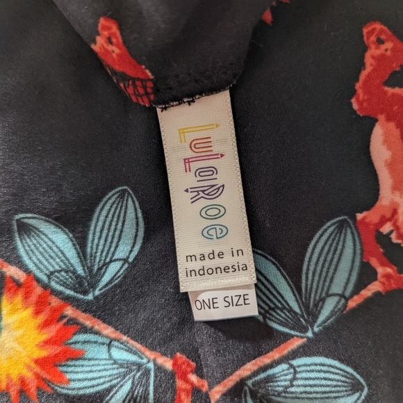 4 LuLaRoe OS leggings Lion, Cities, Monkey, Daisy . - Picture 9 of 9